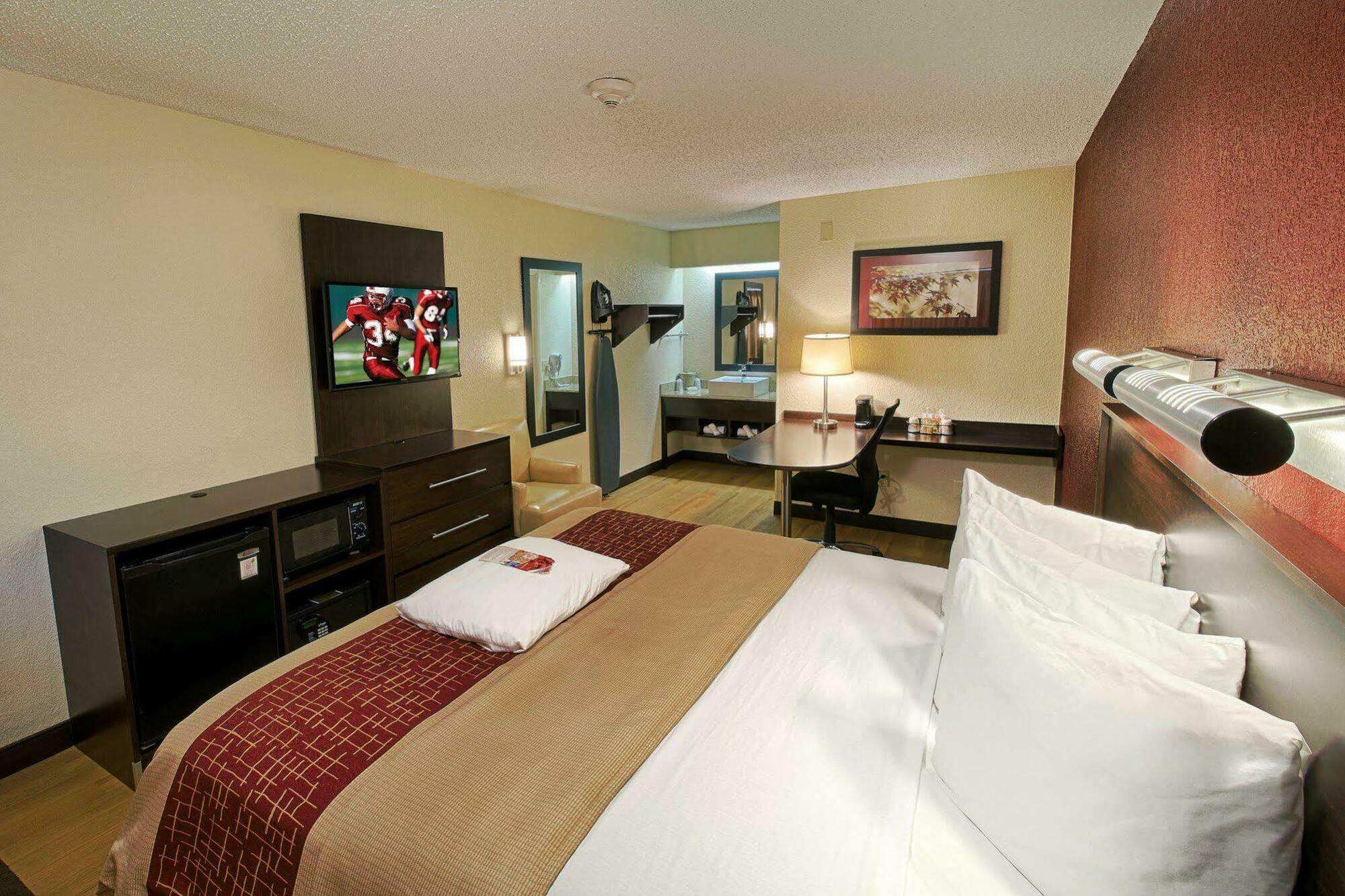 Red Roof Plus+ Philadelphia Airport Hotel Essington